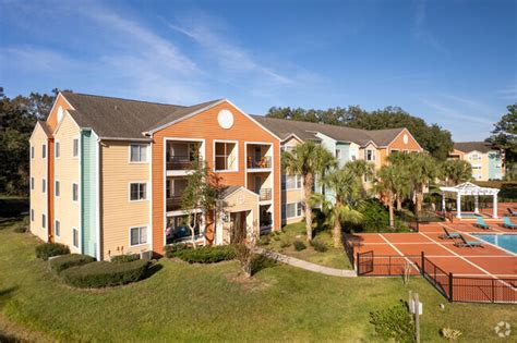 https www.livesomewhere.com uf university-commons-posted-ad rf_id 18917|University Commons Apartments Off.